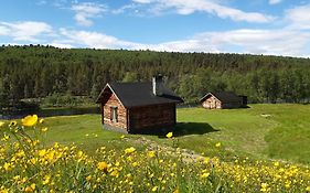 Leppälän vanhatupa rantasaunalla